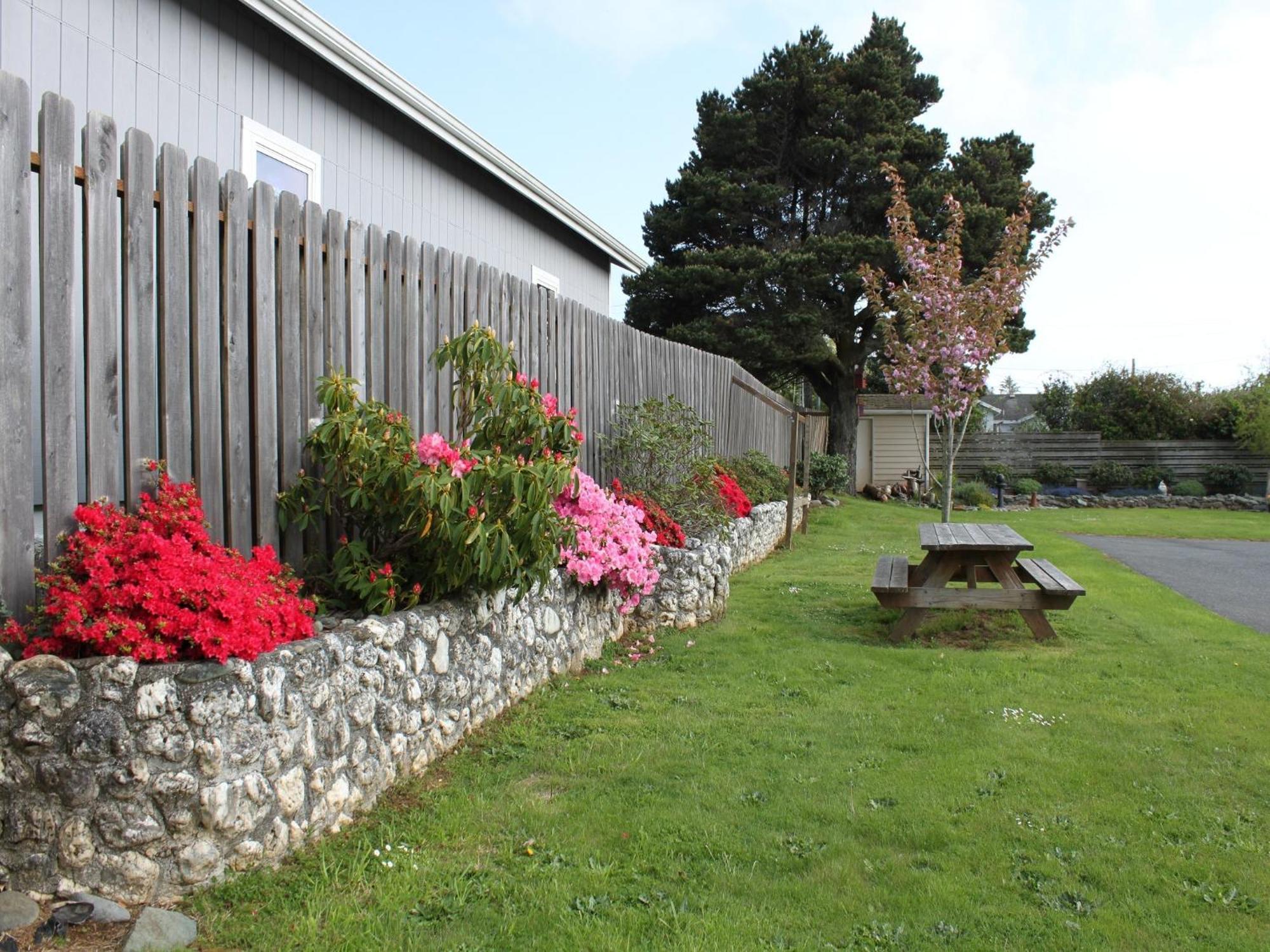 Azalea Lodge Gold Beach Buitenkant foto